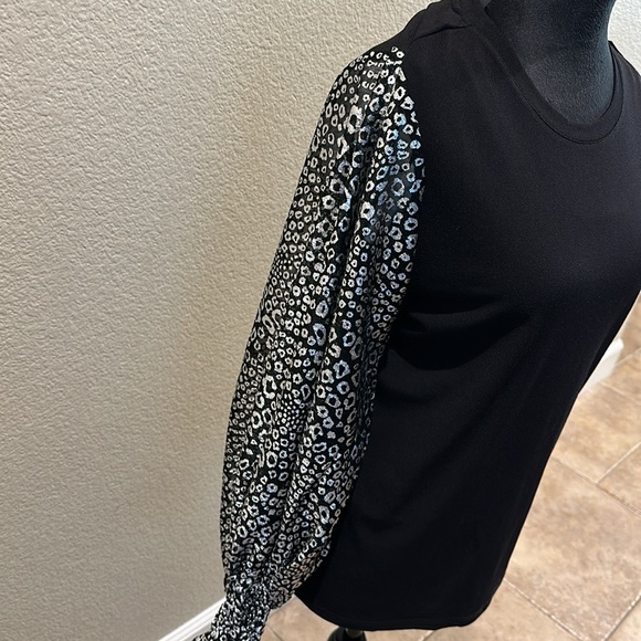 NWT Blouse with silver metallic sleeves - Picture 3 of 9